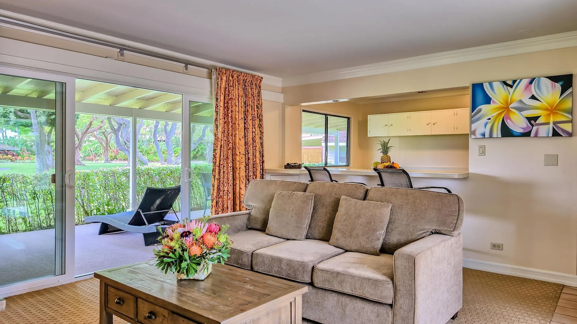 Royal Lahaina Resort & Bungalows