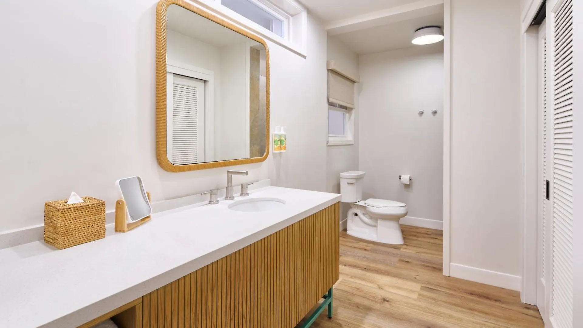 Royal Lahaina Resort & Bungalows