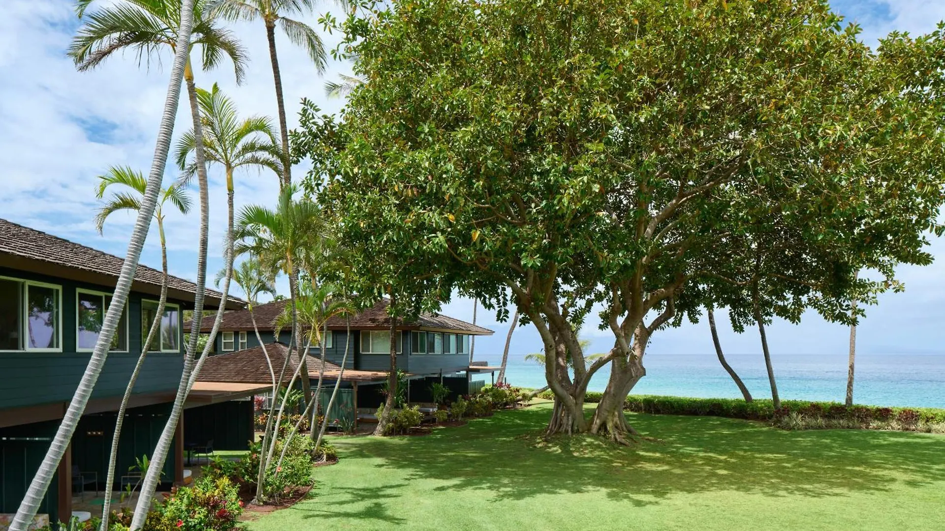 Royal Lahaina Resort & Bungalows