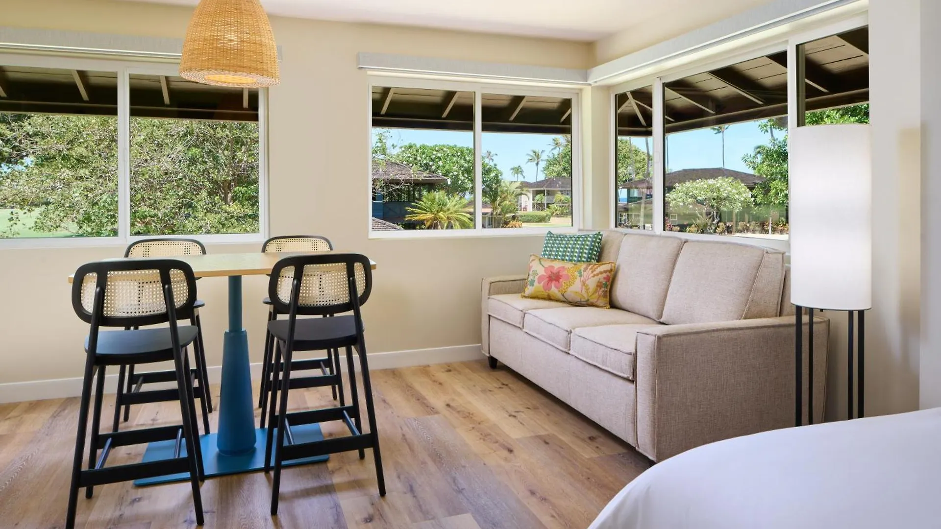 Royal Lahaina Resort & Bungalows