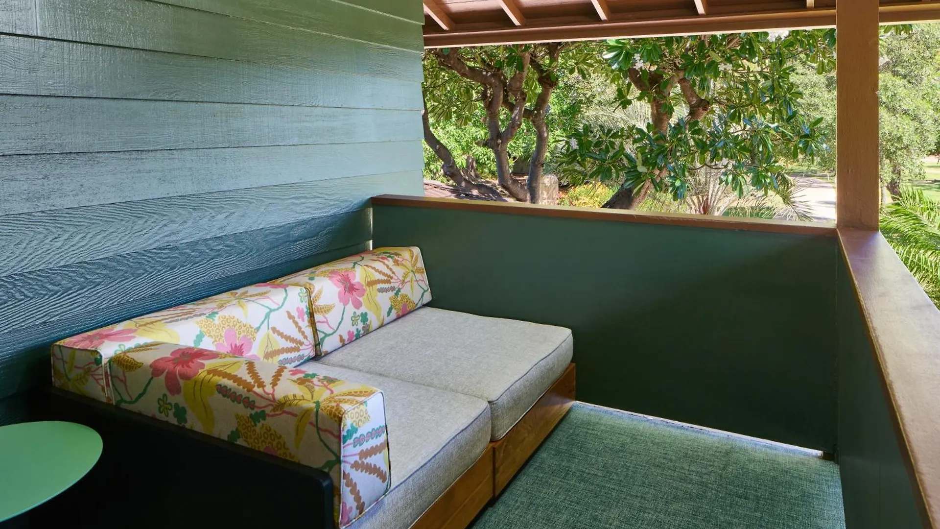 Royal Lahaina Resort & Bungalows
