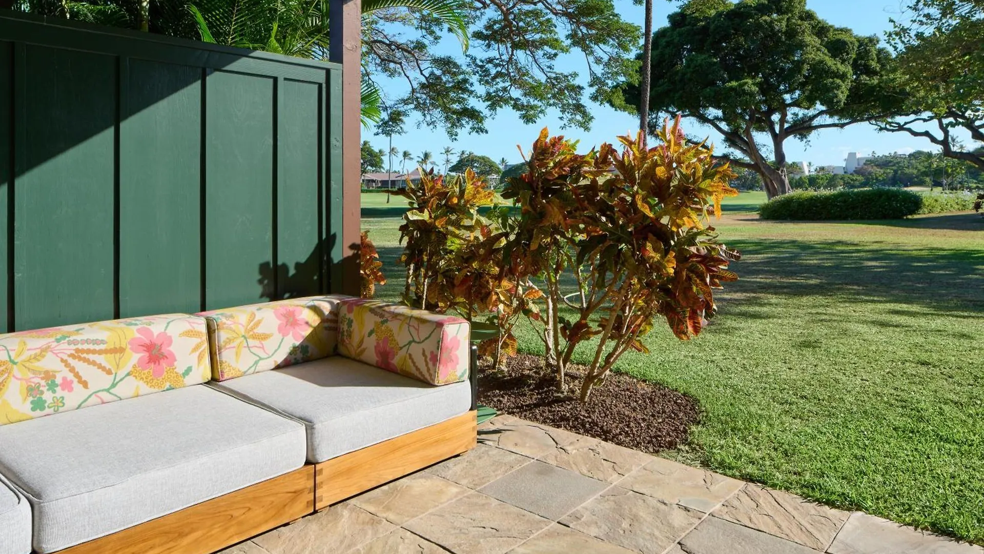Royal Lahaina Resort & Bungalows 4*,
