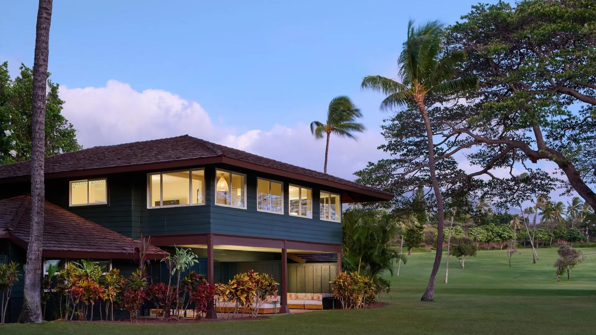 Royal Lahaina Resort & Bungalows