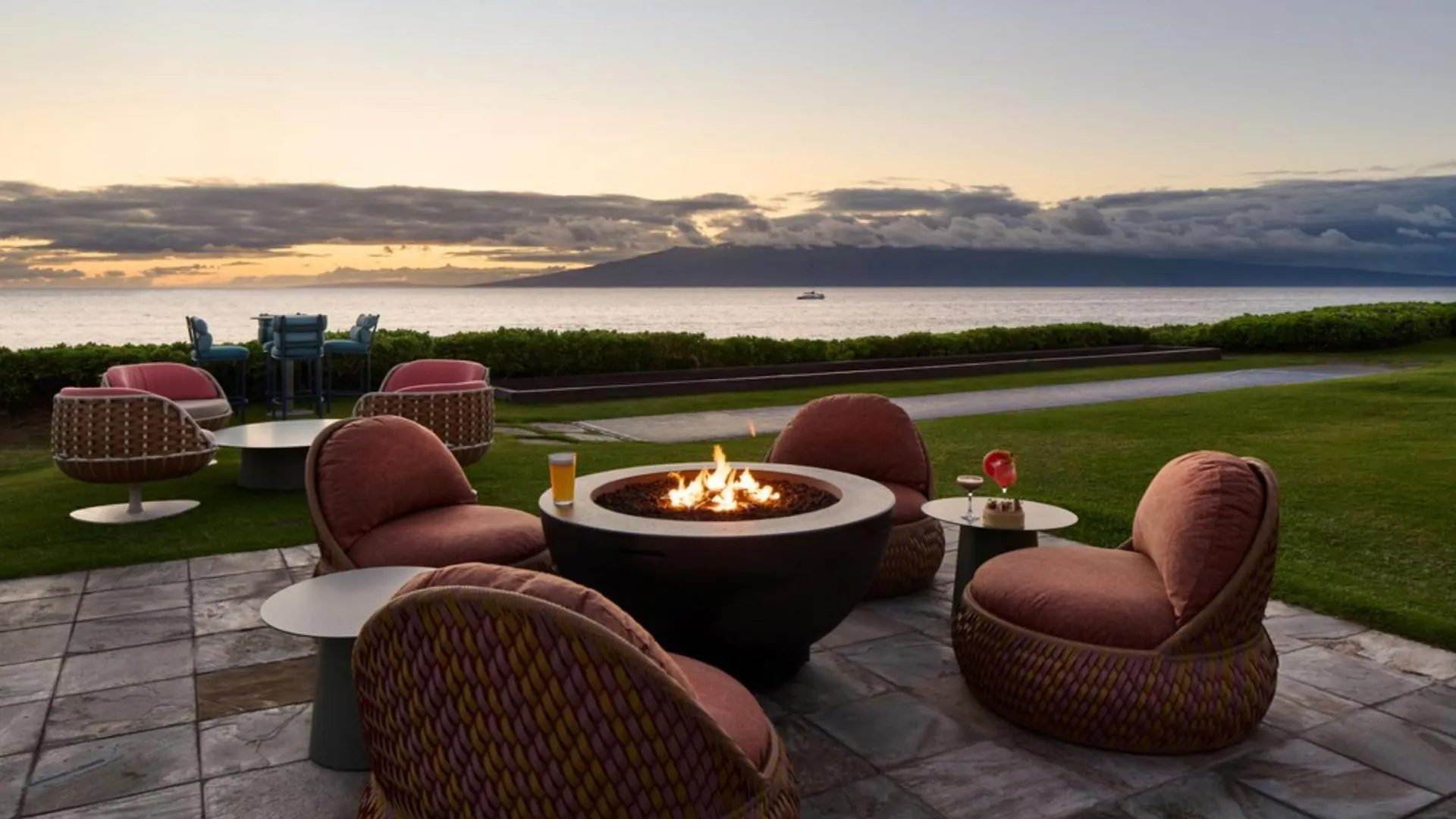 Royal Lahaina Resort & Bungalows