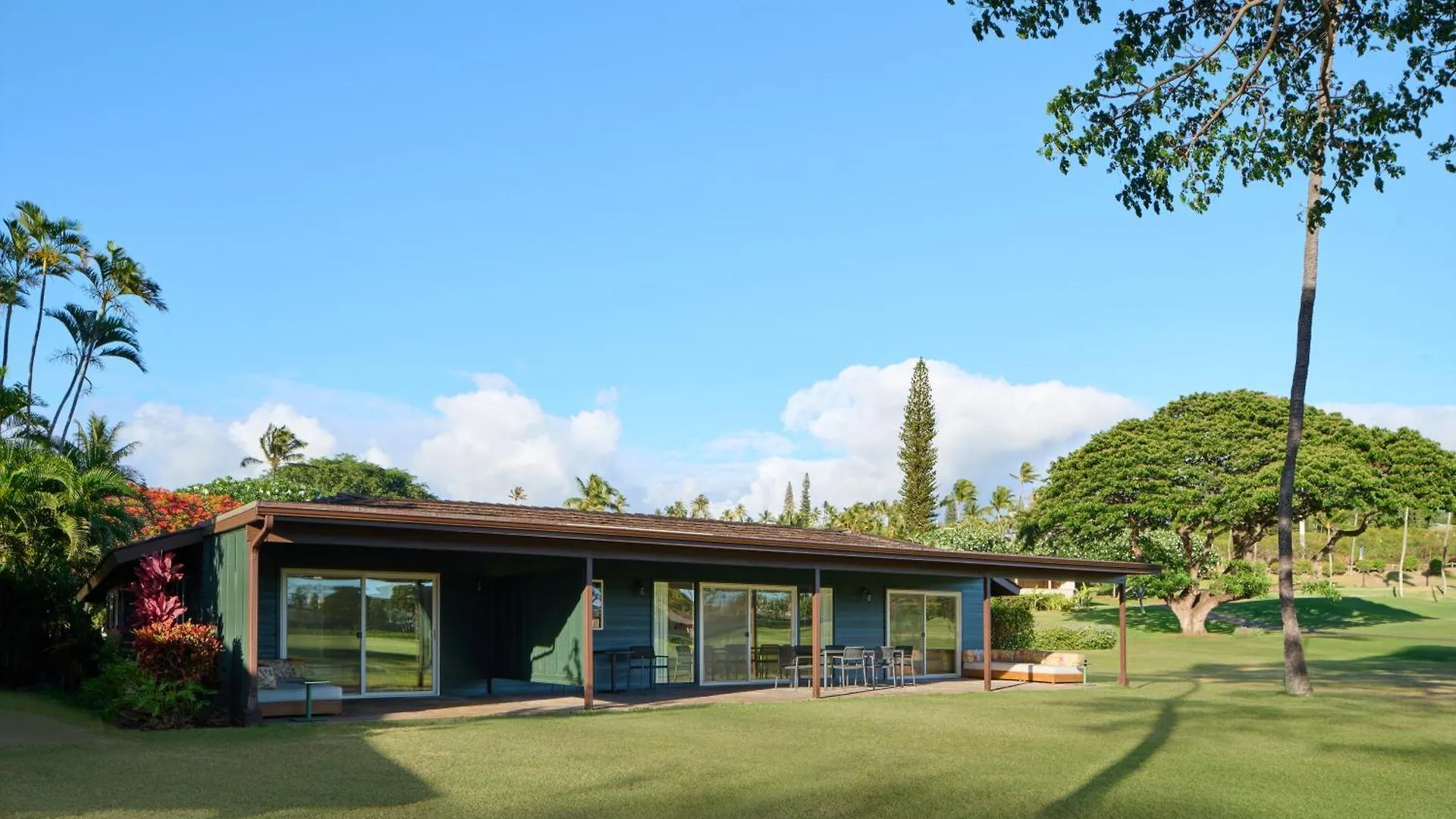 Royal Lahaina Resort & Bungalows